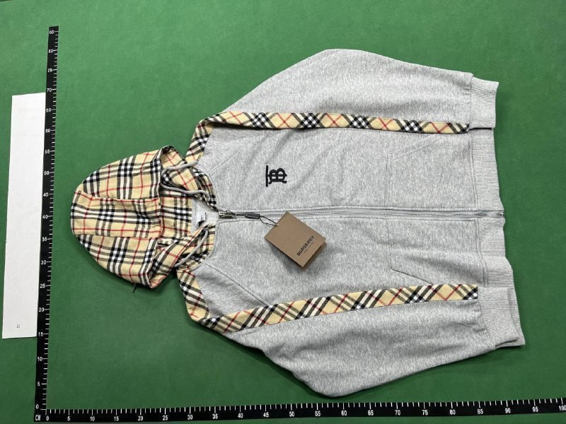 Burberry Hoodies & Sweatshirts [1 style]