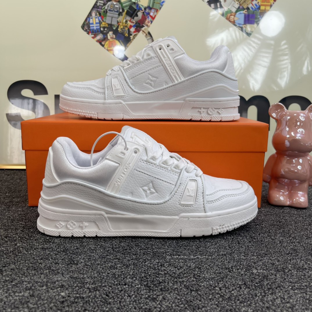 Louis Vuitton B22 Sneakers [37 styles]