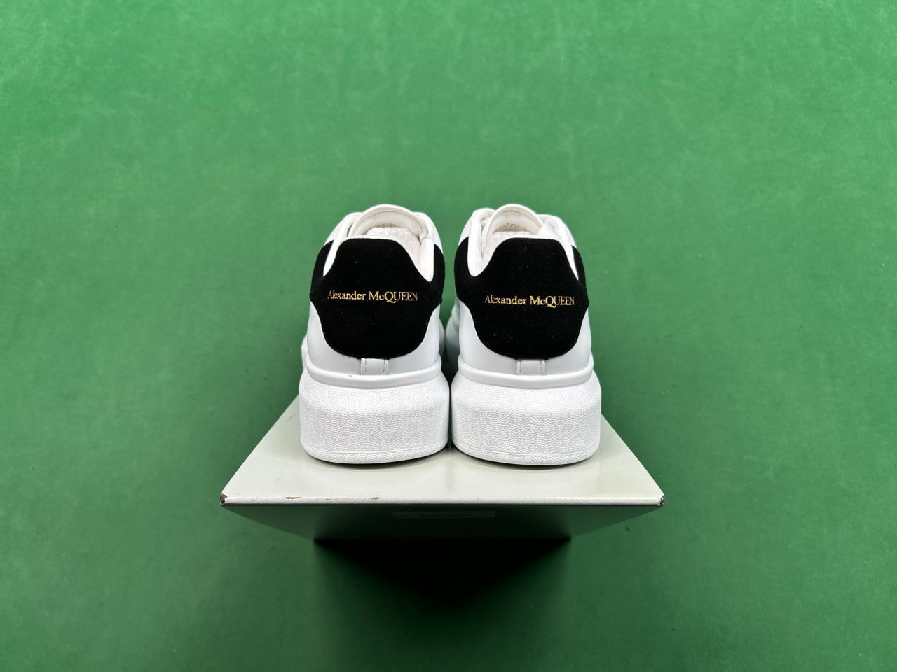 Alexander McQueen Oversized Sneakers [32 styles]