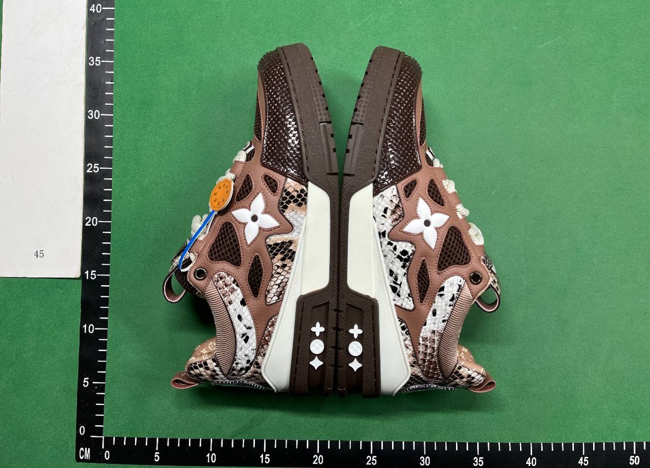 Louis Vuitton B22 Sneakers [40 styles]