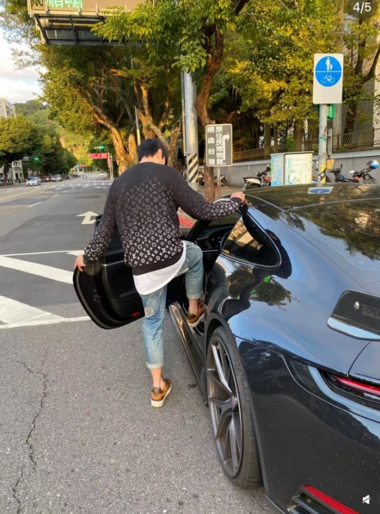 Prada Milano / Gucci GG Supreme / Louis Vuitton Monogram Sweaters [32 styles]