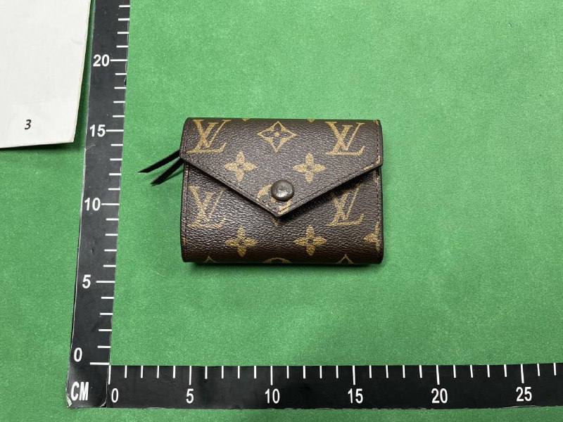 Louis Vuitton Monogram / Coach Signature / Gucci GG Supreme Wallets [39 styles]