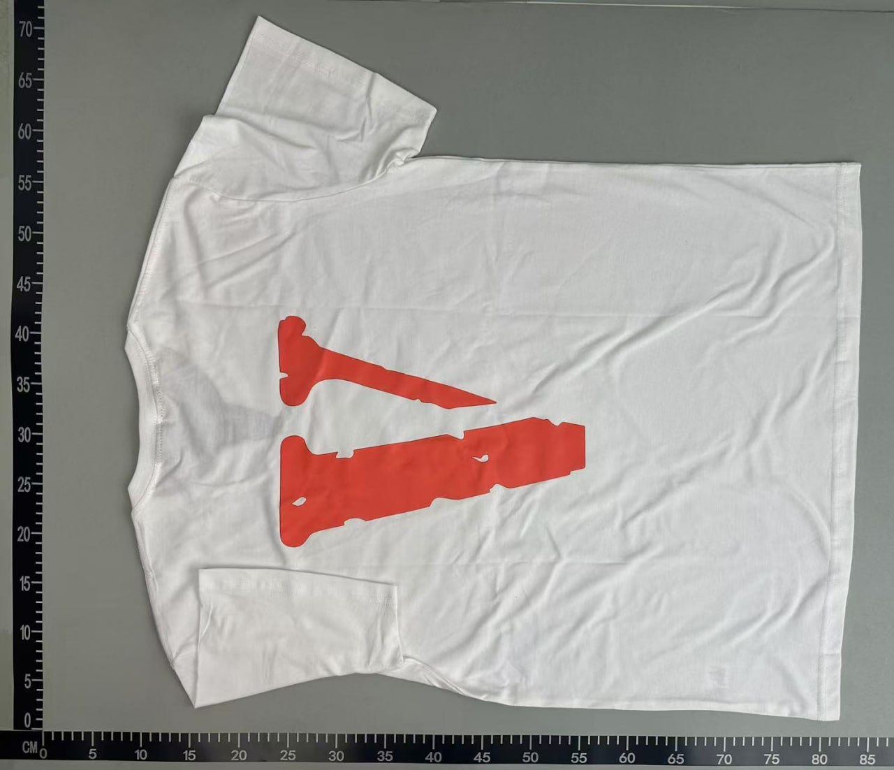 V Brand Graphic T-Shirts [40 styles]