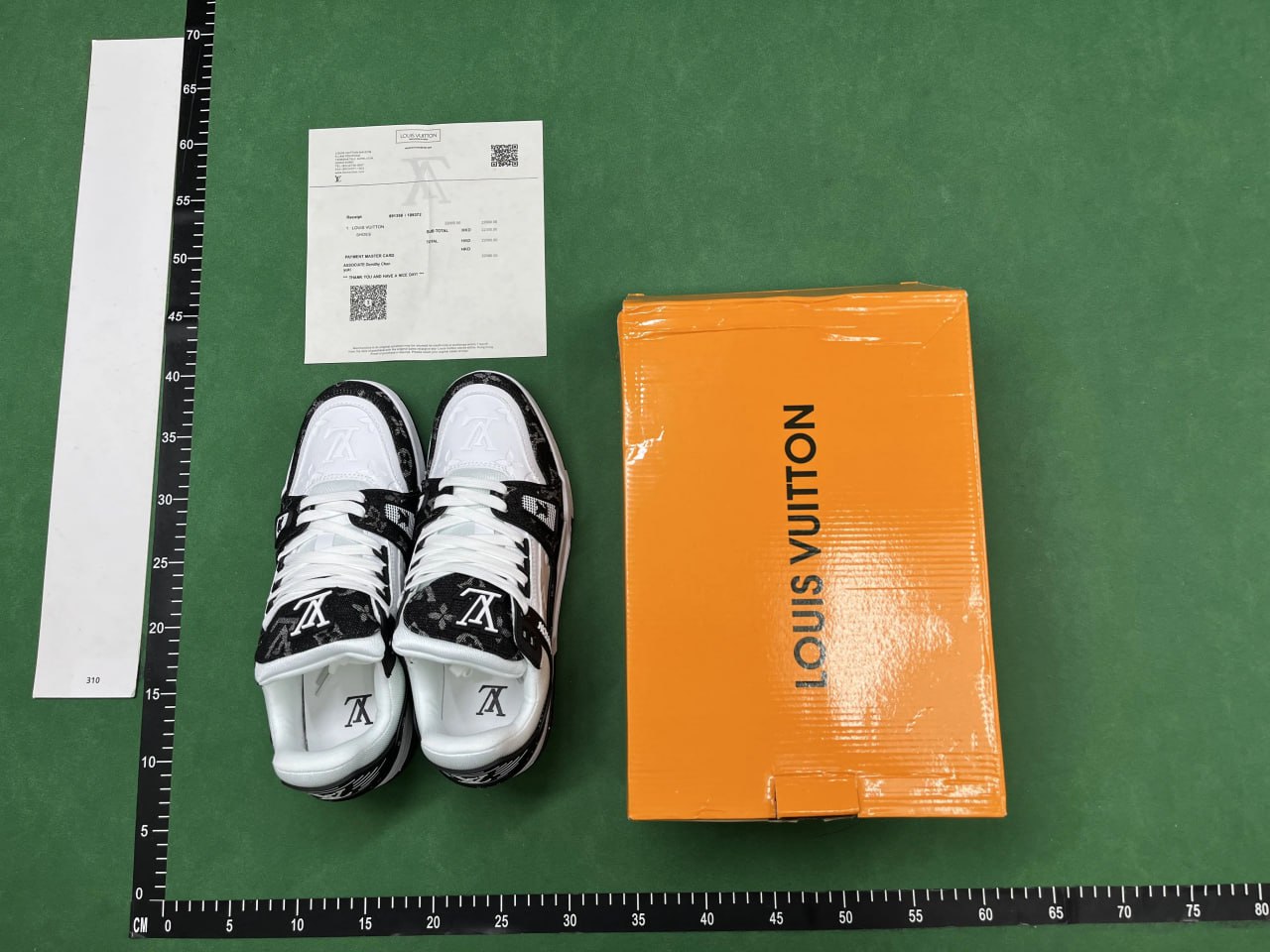 Louis Vuitton B22 Sneakers [33 styles]