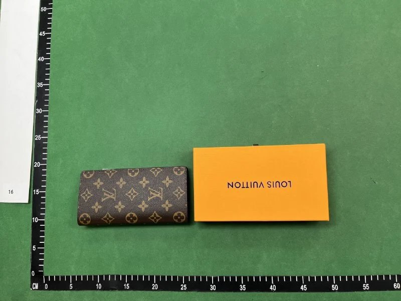 Louis Vuitton Monogram and Damier Canvas Wallets [11 styles]