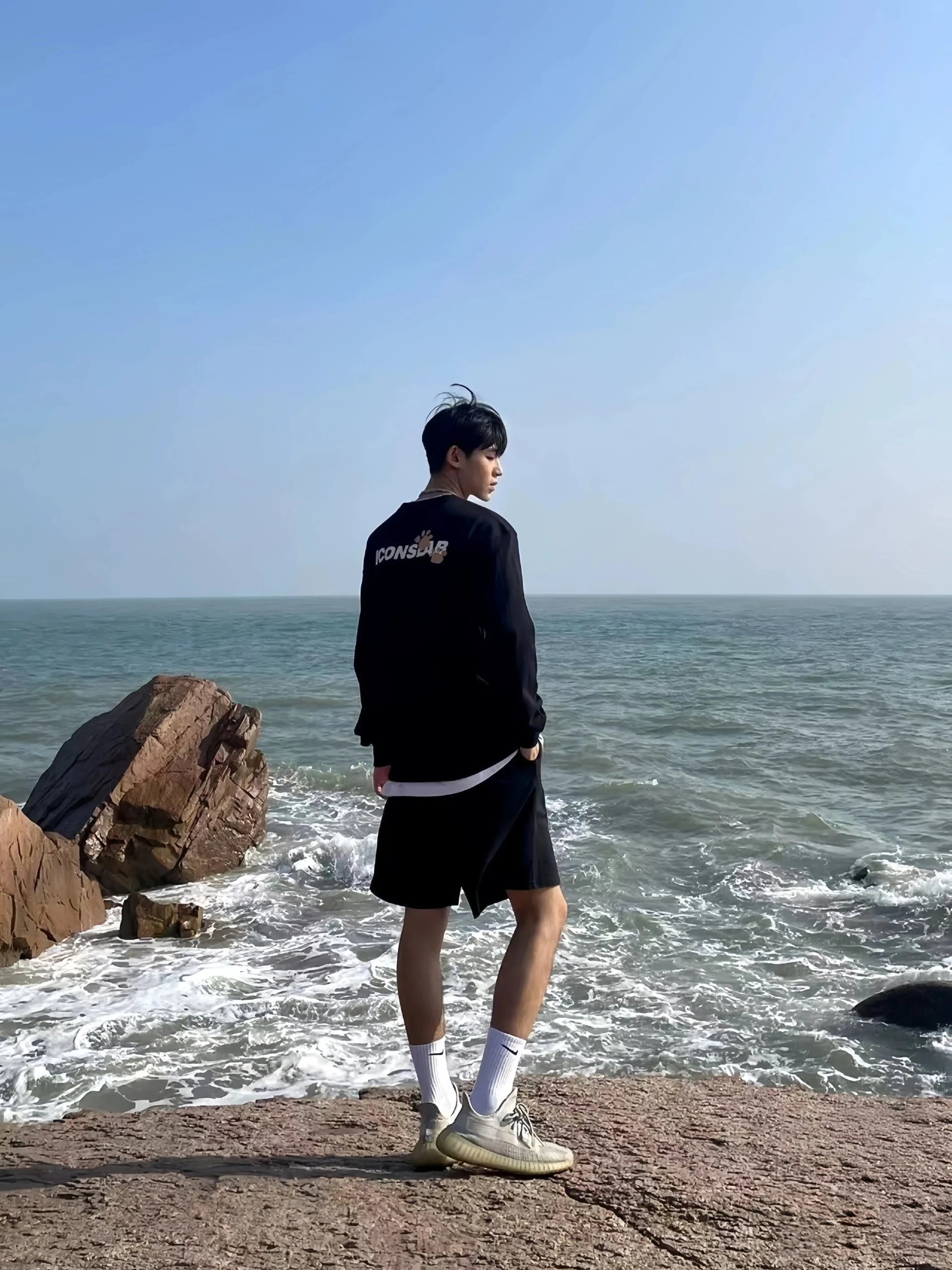 Adidas Yeezy Boost 350 V2 Sneakers [35 styles]