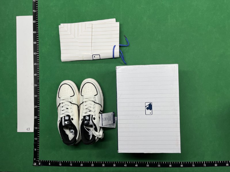 New York Yankees x Nike SB Dunk Low Sneakers [3 styles]