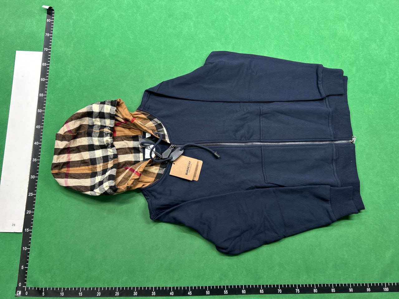 Burberry Hoodies/Sweaters [1 style]