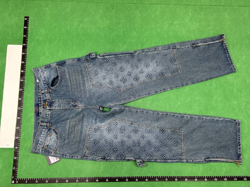 Louis Vuitton Monogram Cargo Pants [20 styles]