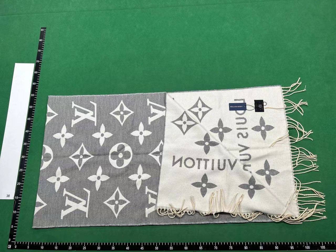 Fendi Roma / Burberry Check / Gucci GG Supreme / Louis Vuitton Monogram Scarves [21 styles]
