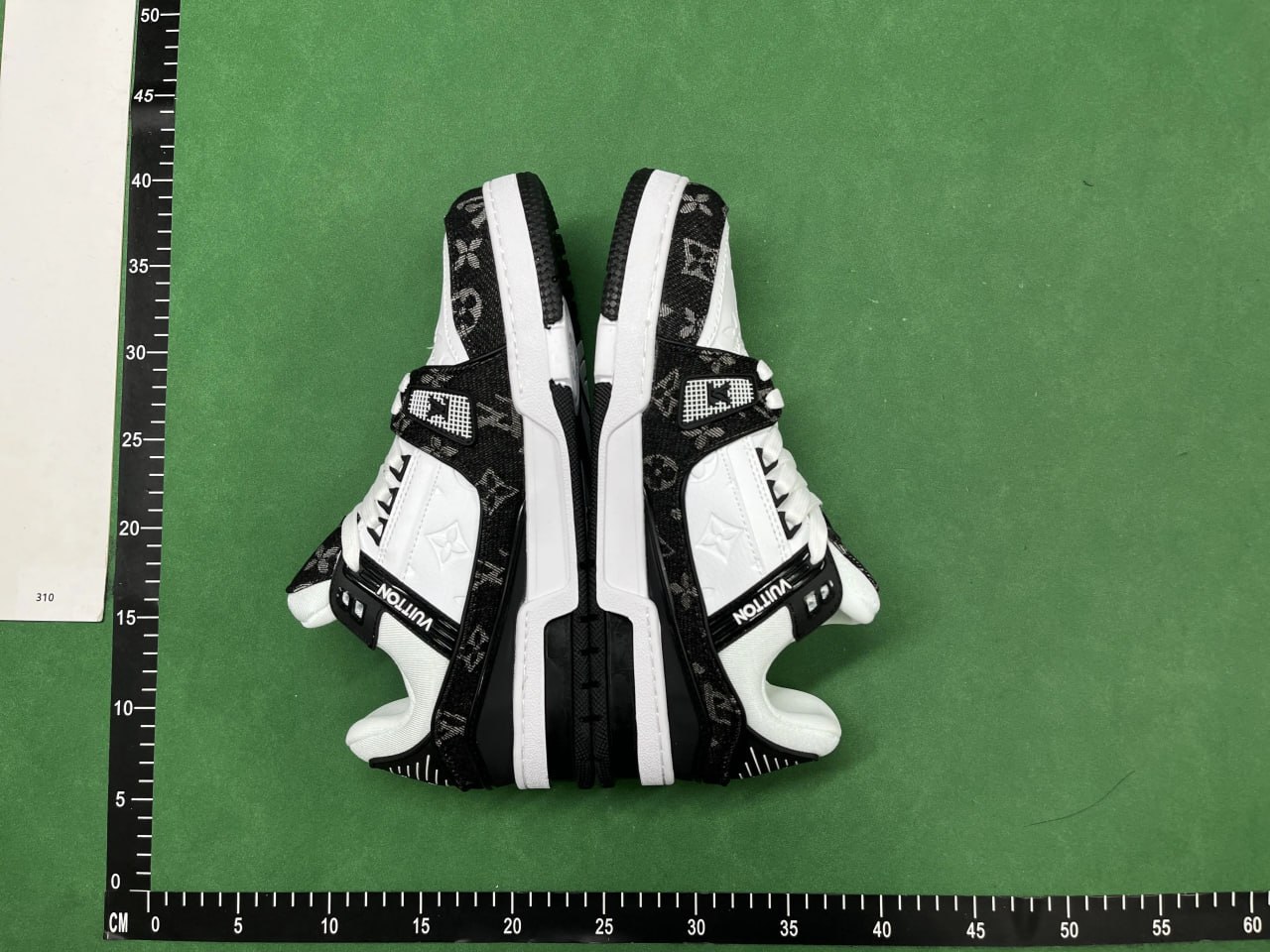 Louis Vuitton B22 Sneakers [23 styles]