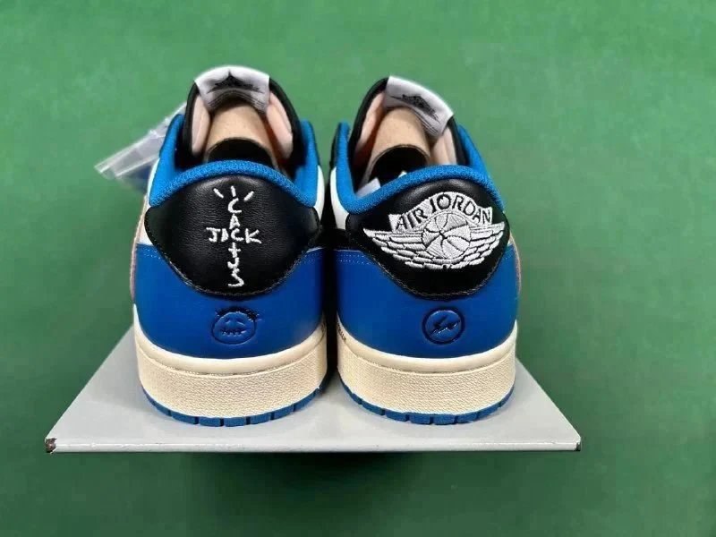 Nike Dunk Low Sneakers [33 styles]