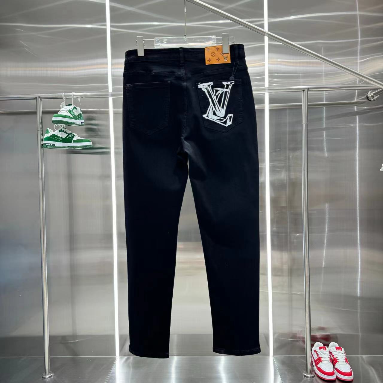 Louis Vuitton Monogram Cargo Pants [20 styles]