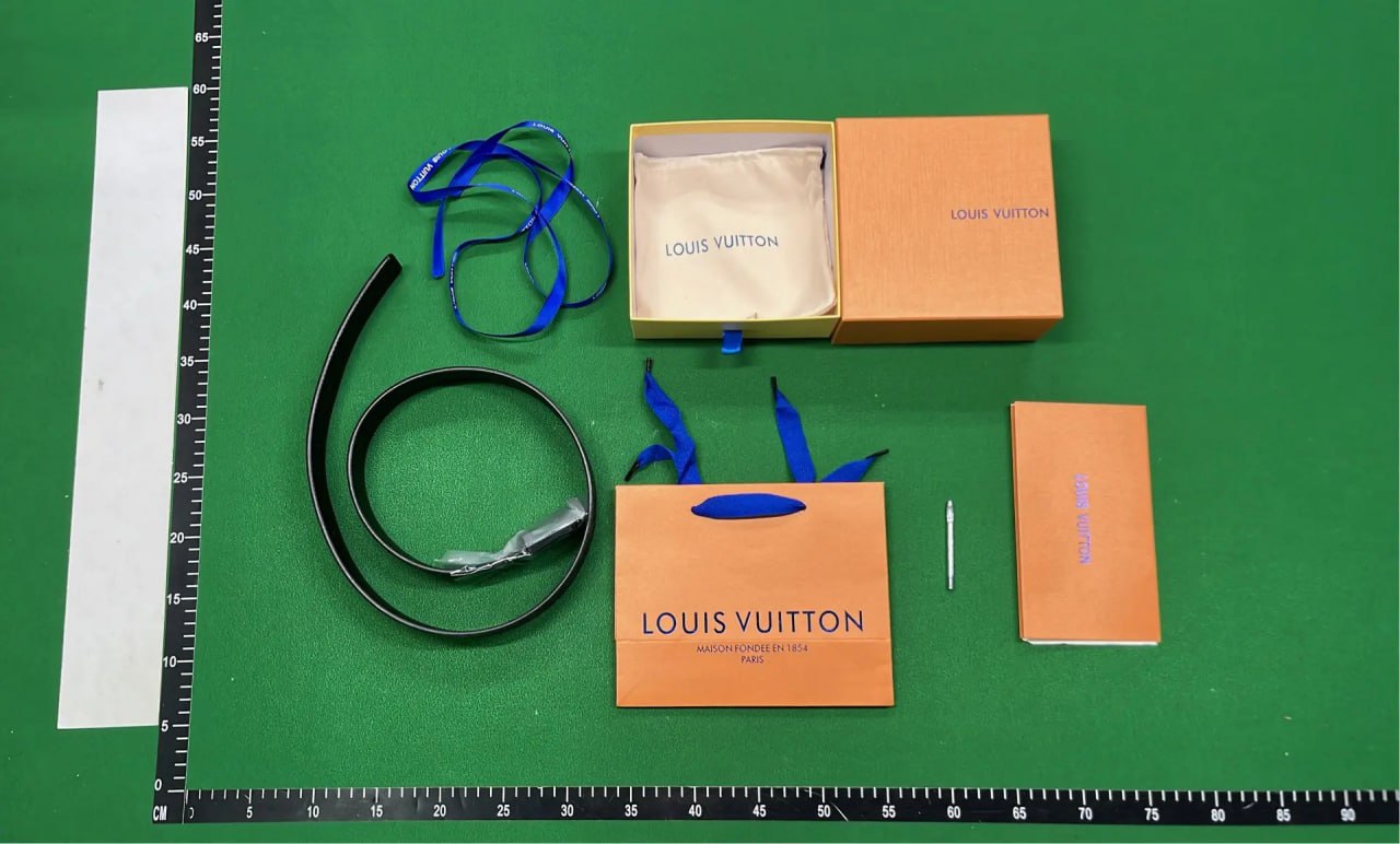 Burberry TB Monogram Belt / Louis Vuitton LV Initiales Belt [40 styles]